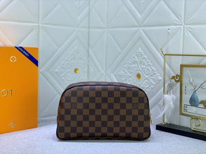 The Grande Grid Pouch