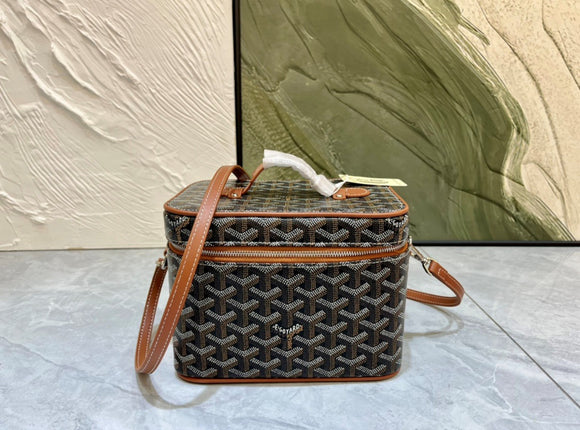 The Luxe Grid beauty Case