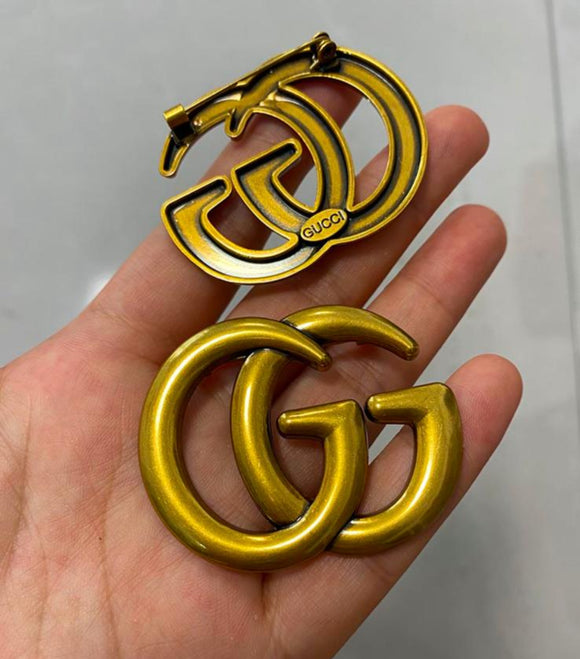 Solid G brooch